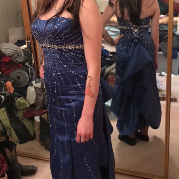 Prom dress - Picture 1 of 3